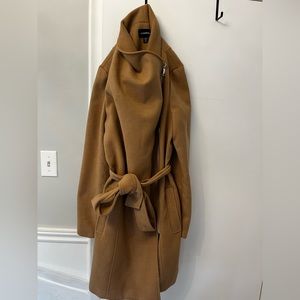 Le chateau trench coat